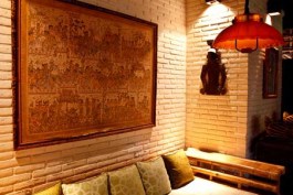 murnis_houses_house_living_room_painting
