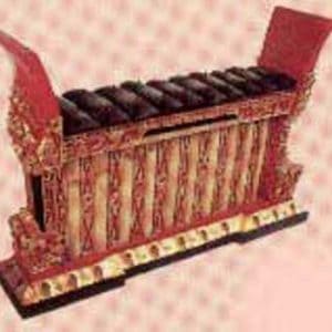 Pemade (Carved Stand)