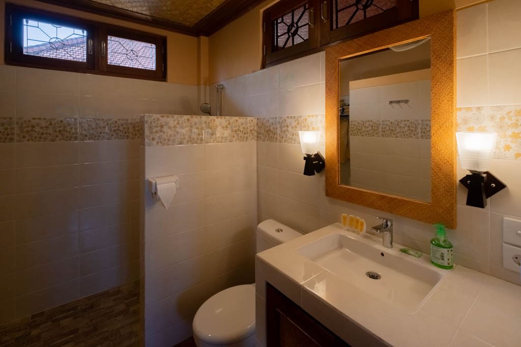 Kemangi Apartment 4 - Bathroom