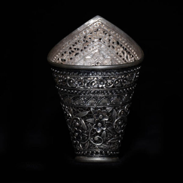 Antique Thai Triangular Betel Leaf Holder 4
